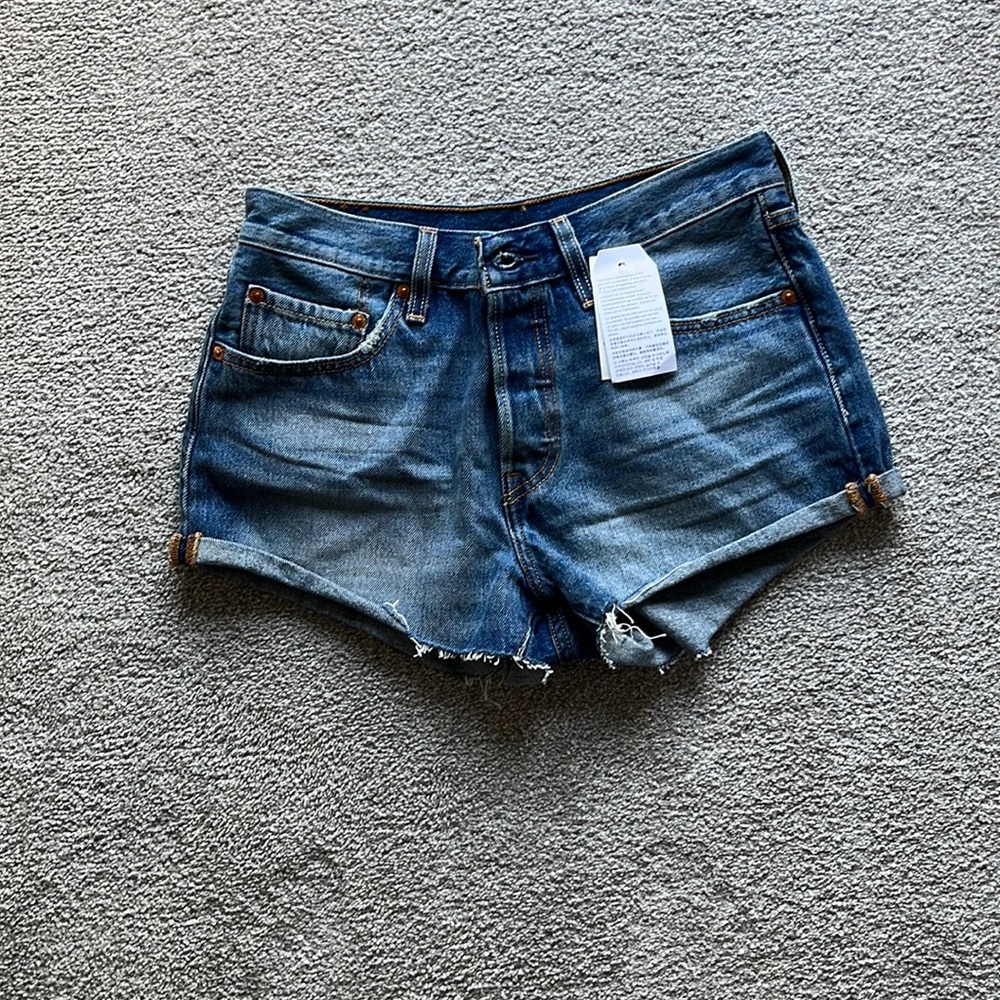 BNWT Levi’s 501 High Rise Shorts 27